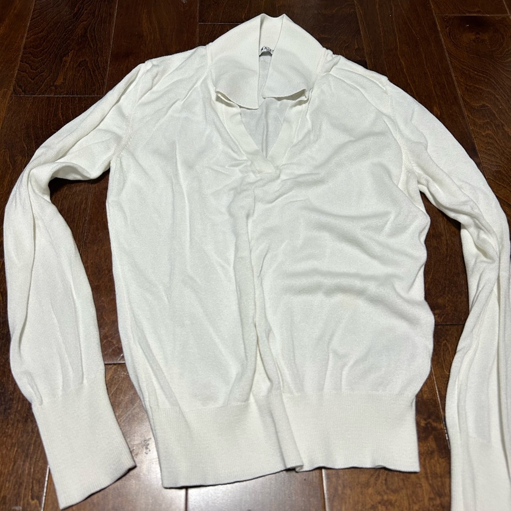 White V-Neck Collar Pullover